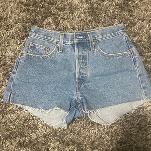 Levi's 501 Light Stone Wash High Rise Distressed Denim Shorts / Size 25
